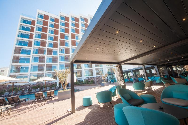 巴塞罗安法酒店 卡萨布兰卡 外观 照片 The hotel's pool deck